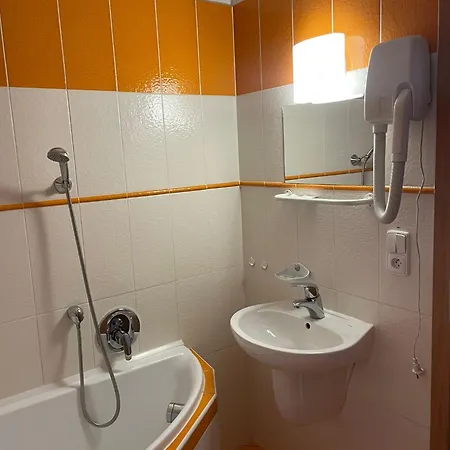 Pod Zamkem 3*